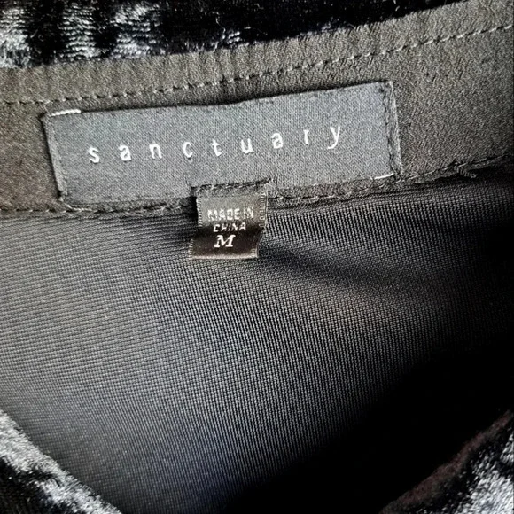 Sanctuary Womens Black Velour Snap Down Blouse with Snap Pockets Sz M - Picture 3 of 3